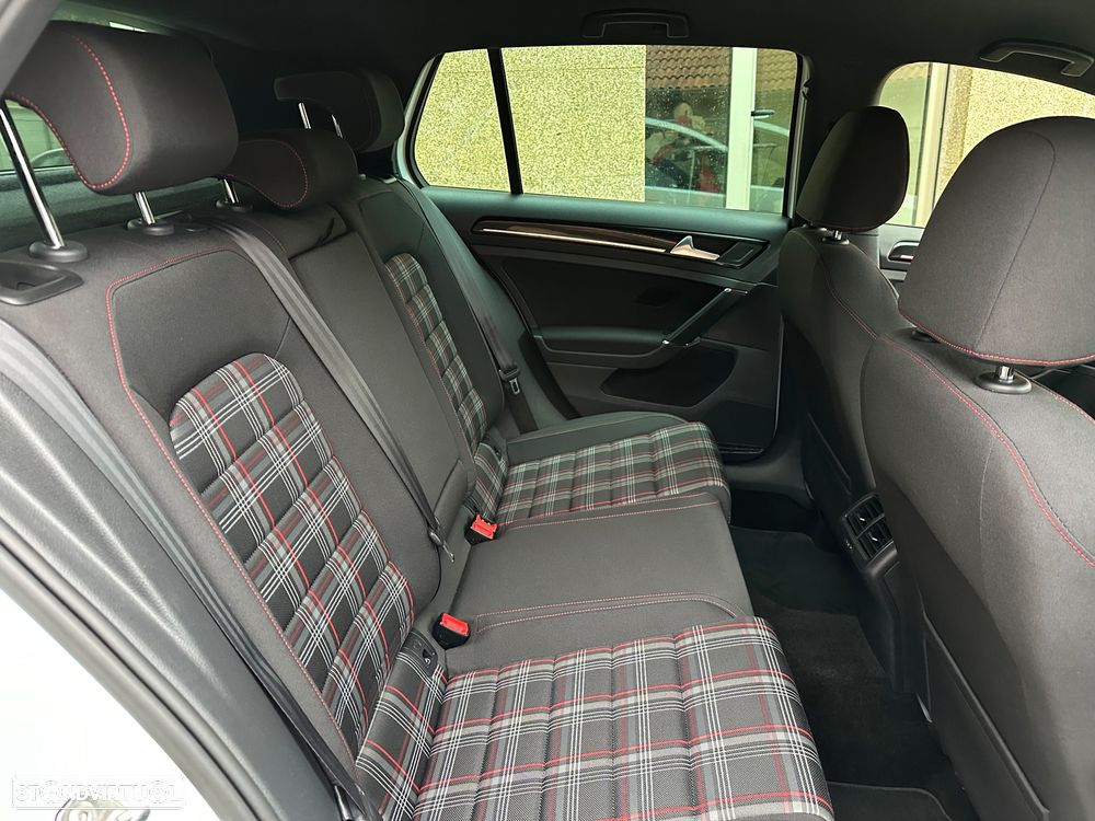 VW Golf 2.0 TSi GTi Performance - 19