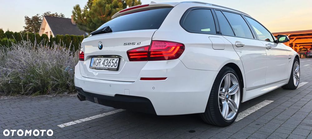 BMW Seria 5 525d xDrive - 11