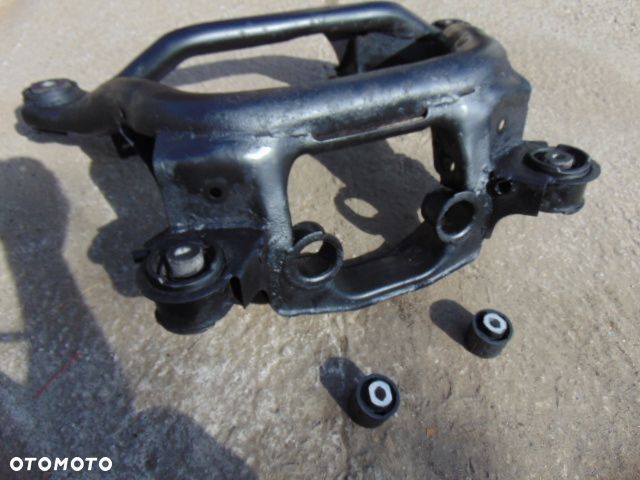 BMW E46 wózek sanki BELKA ława TRAWERSA TYŁ TYLNA zawieszena OK poduszki GUMY