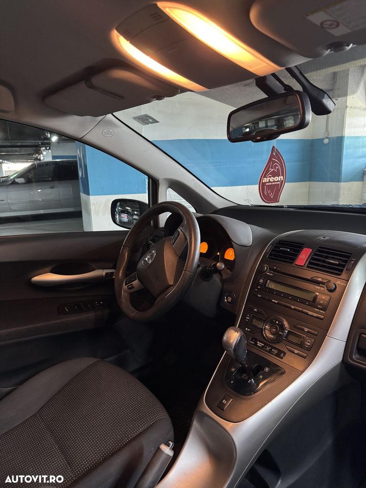 Toyota Auris 1.6 L Valvematic M/M Executive - 8
