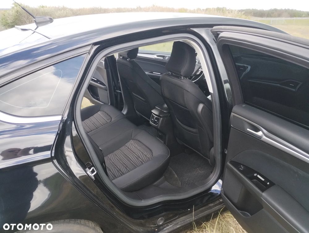 Ford Fusion - 27