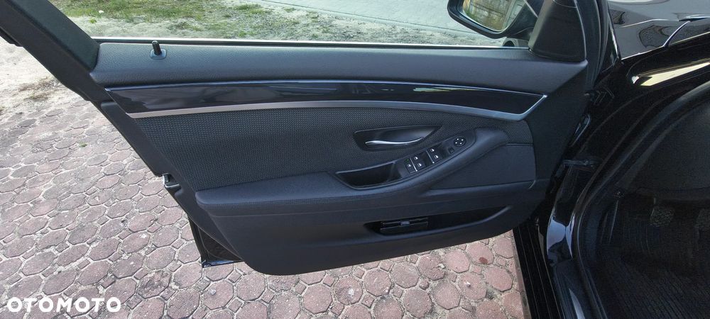 BMW Seria 5 525d Luxury Line - 17