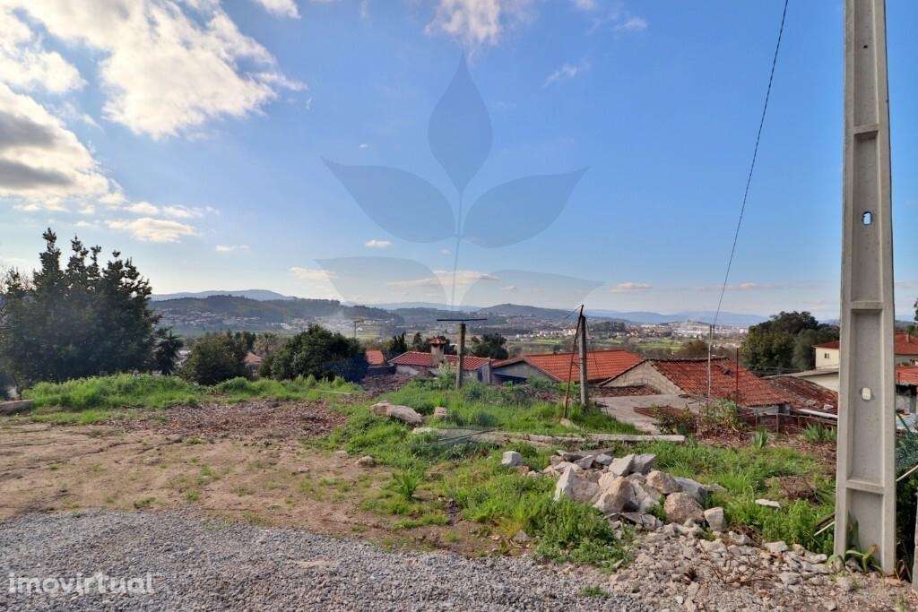 Dois artigos urbanos para venda em Esporões, Braga - Grande imagem: 2/19