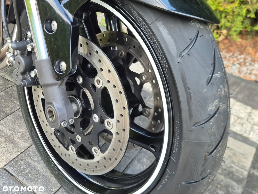 Suzuki GSR - 22