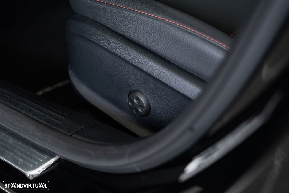 Mercedes-Benz A 250 e 8G-DCT AMG Line - 16