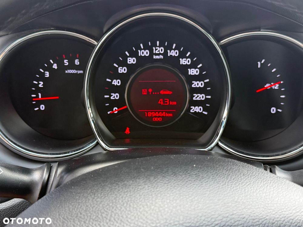 Kia Ceed - 38