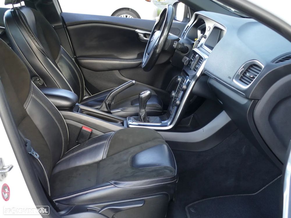 Volvo V40 2.0 D2 R-Design - 24