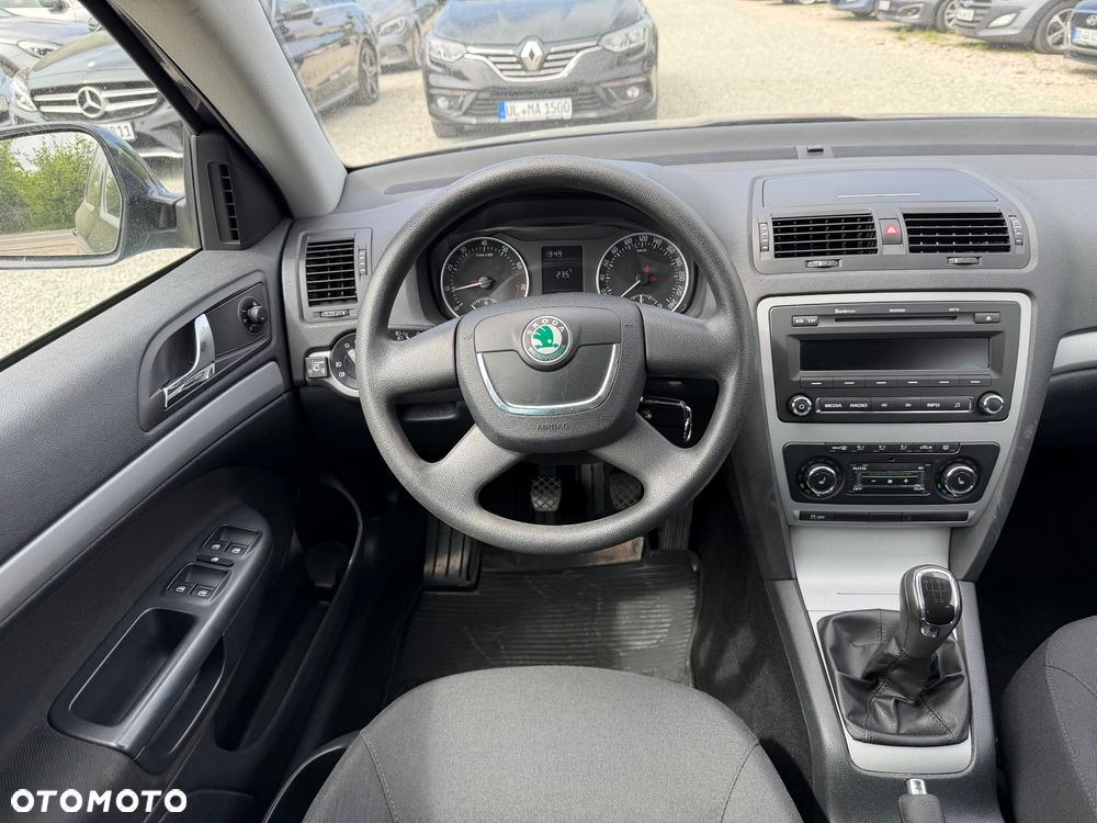 Skoda Octavia 1.6 Elegance - 32