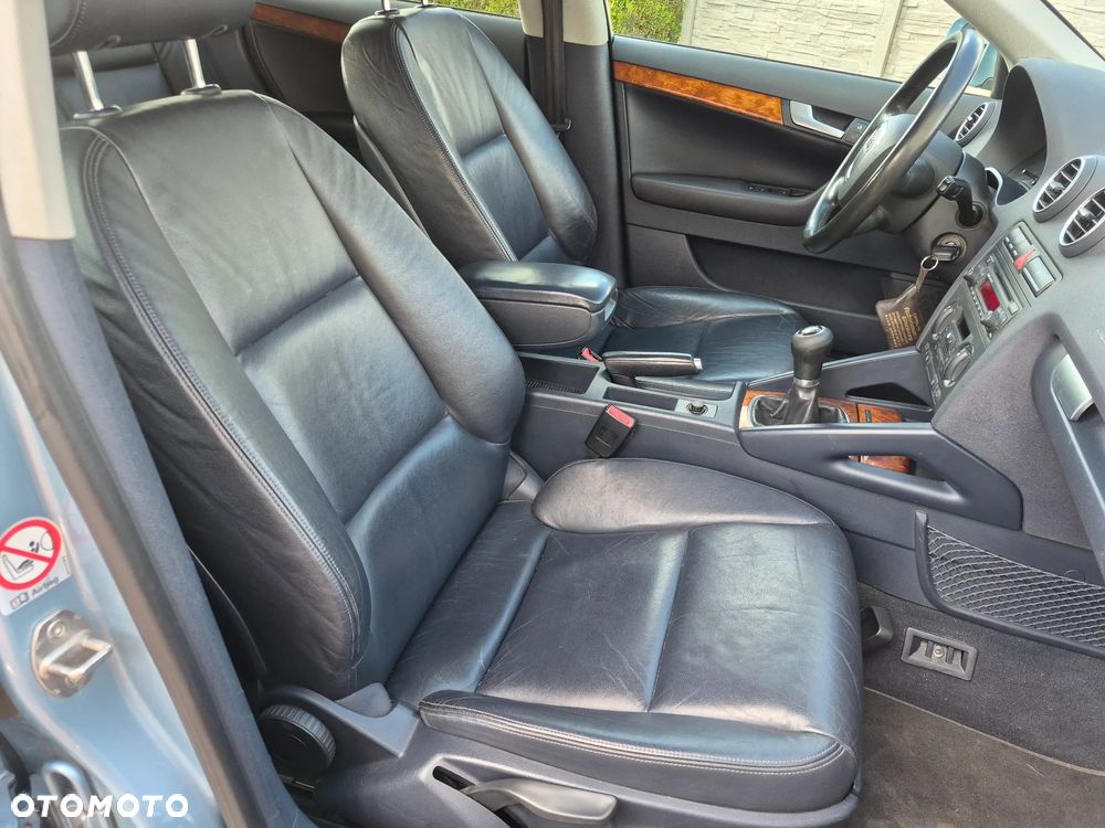 Audi A3 Sportback 2.0 FSI Ambiente - 14