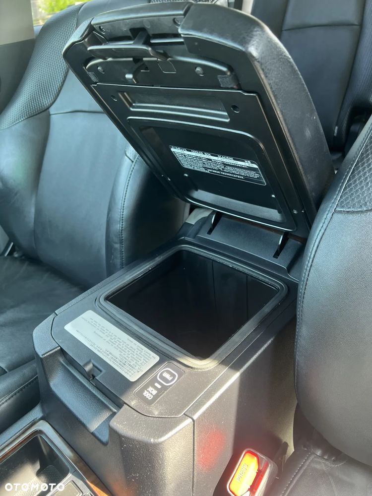 Toyota Land Cruiser - 7