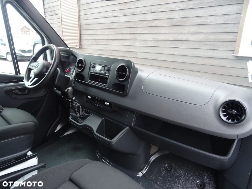 Mercedes-Benz SPRINTER - 16
