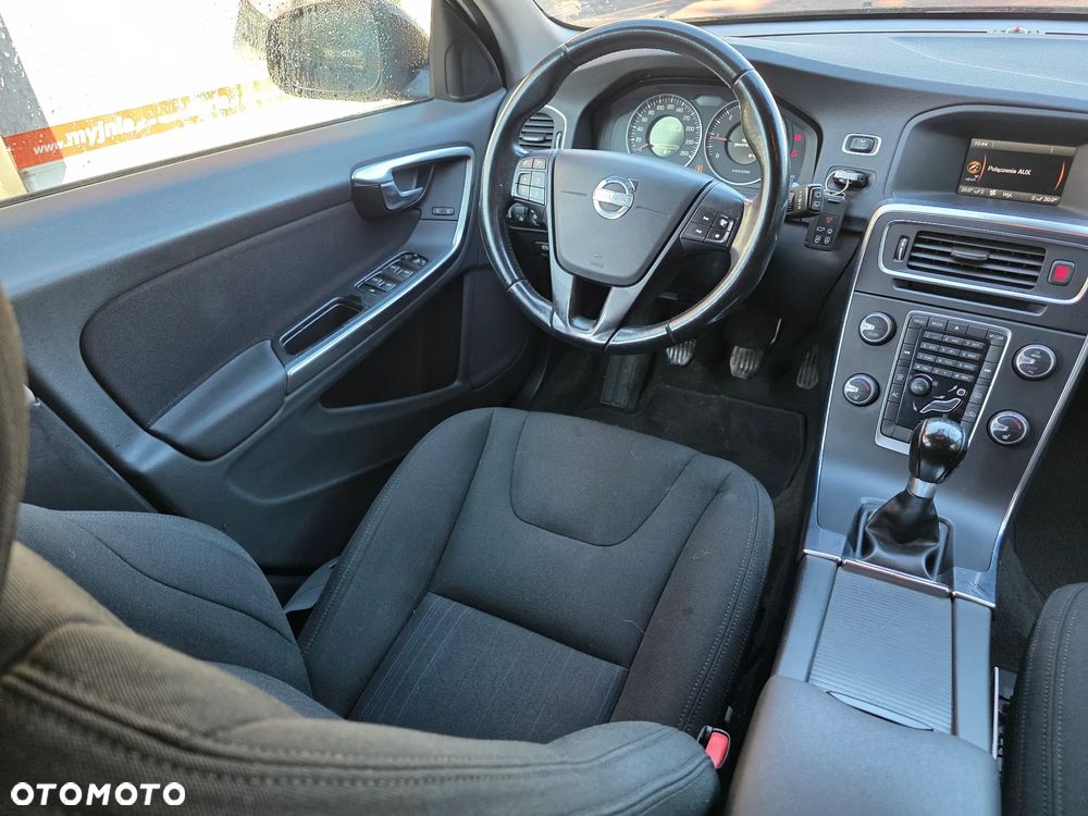 Volvo V60 D2 Momentum - 9