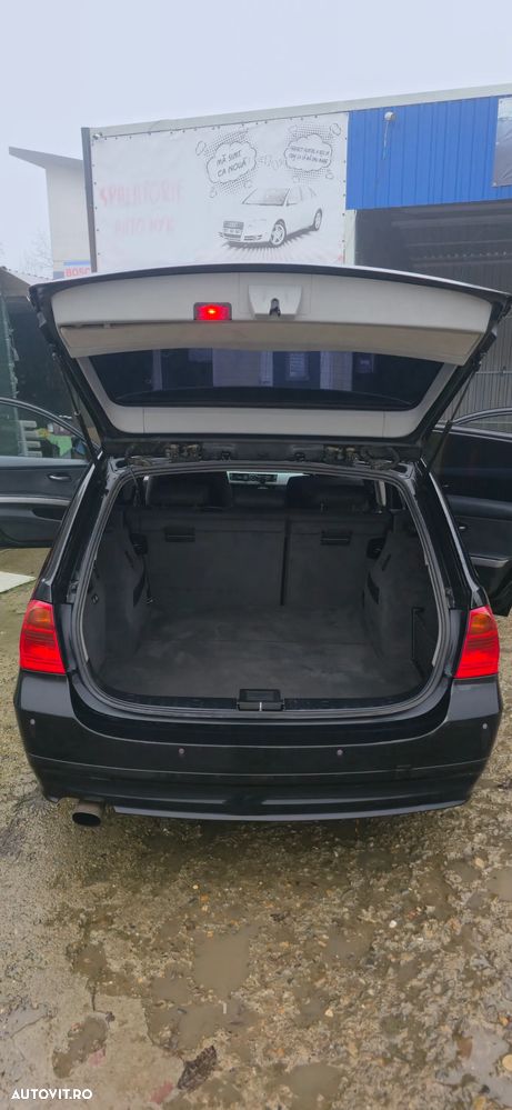 BMW Seria 3 318d DPF Touring - 21