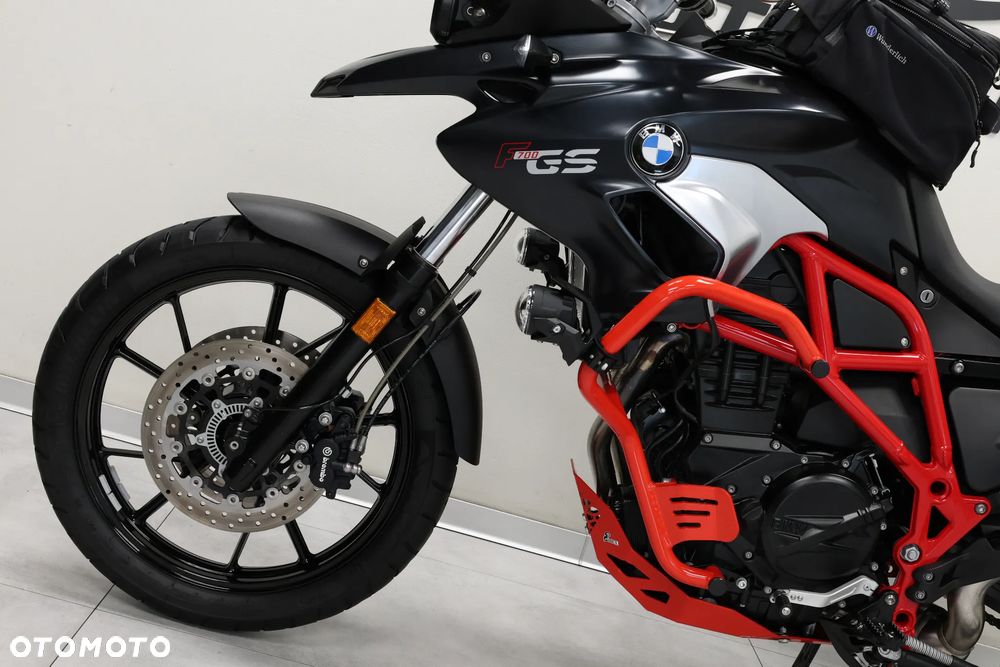 BMW F - 24