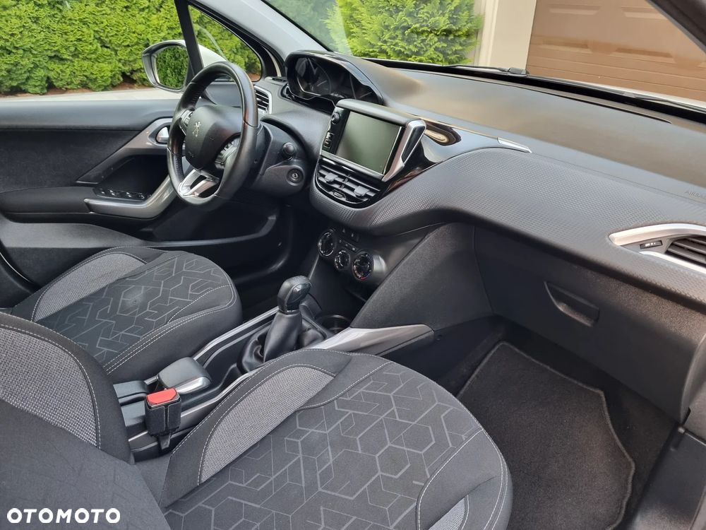 Peugeot 2008 1.2 Pure Tech Active EU6 - 24
