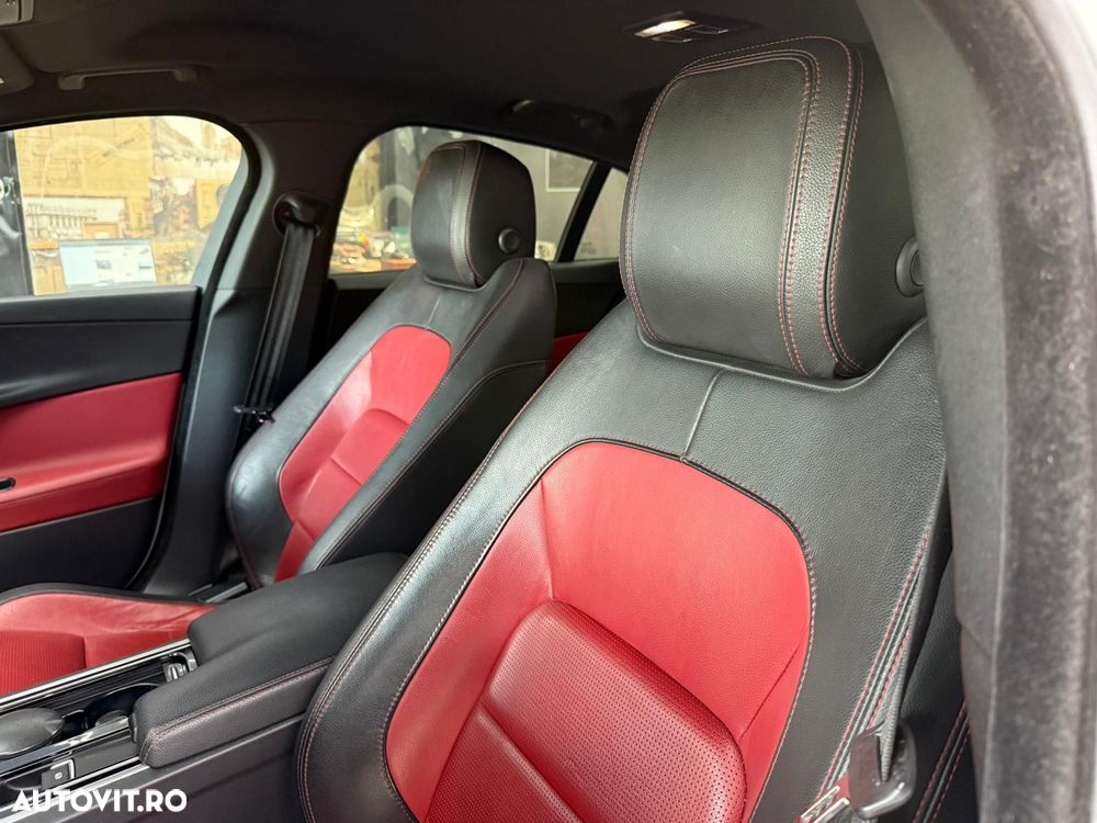 Jaguar XE 2.0 AWD R-Sport - 22