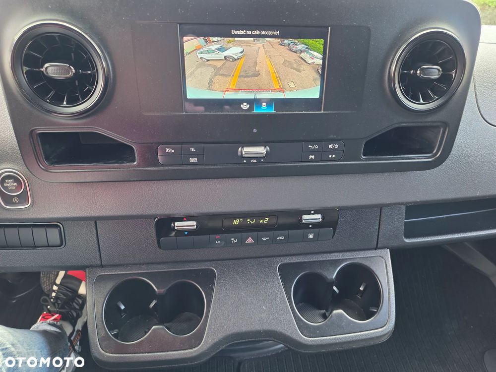 Mercedes-Benz Sprinter 215 automat rok 2022 klima webasto średni kamera tempomat - 3