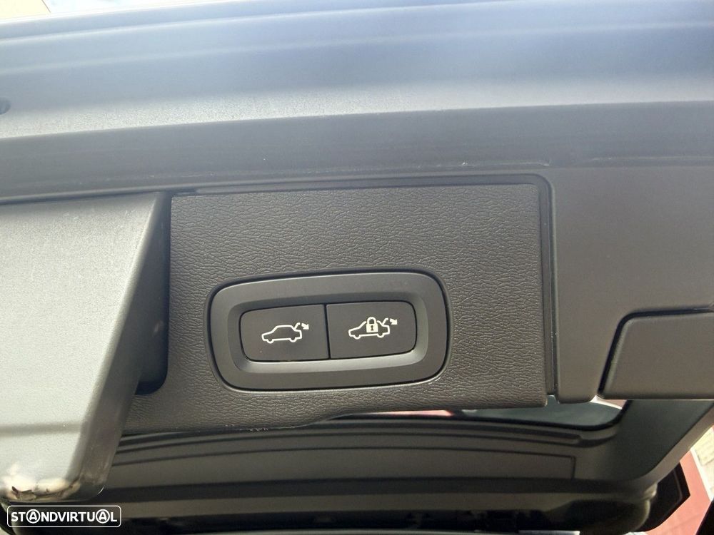 Volvo XC 60 2.0 D4 Momentum Plus Geartronic - 19