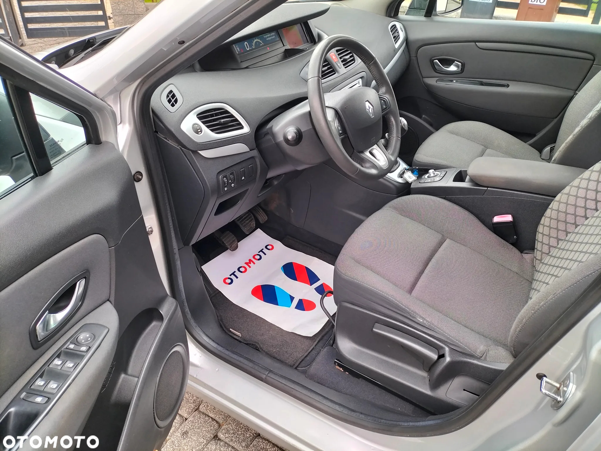 Renault Scenic 1.6 16V 110 Dynamique - 6
