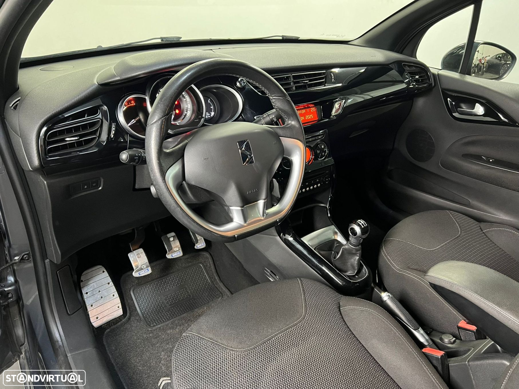 Citroën DS3 1.6 e-HDi So Chic - 5