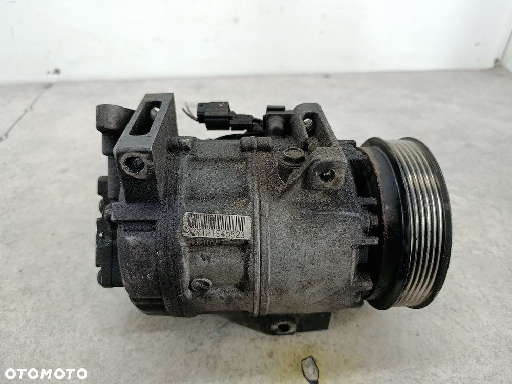 POMPA, SPRĘŻARKA KLIMATYZACJI RENAULT LAGUNA III 8200720417 VALEO 1.5 DCI - 1