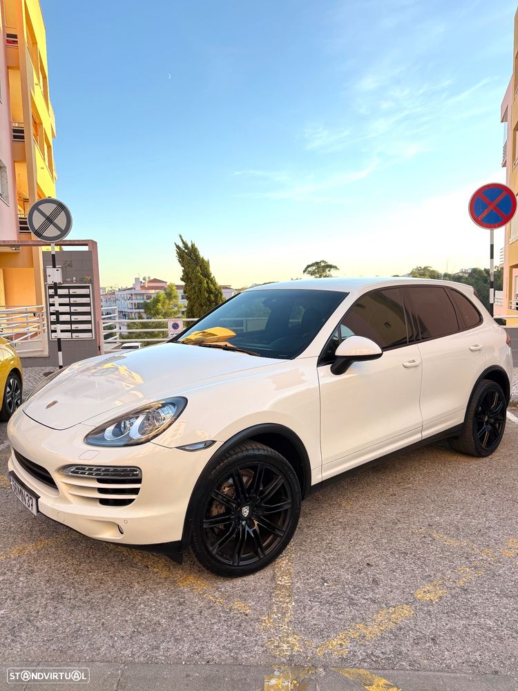 Porsche Cayenne 2011 photo 2