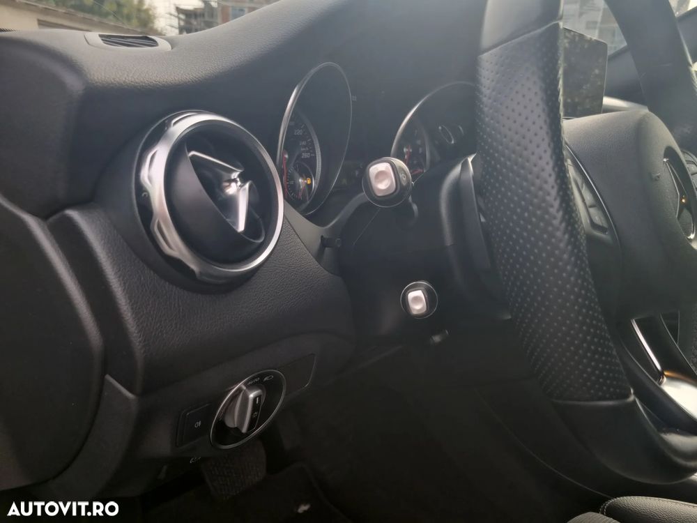 Mercedes-Benz GLA - 14