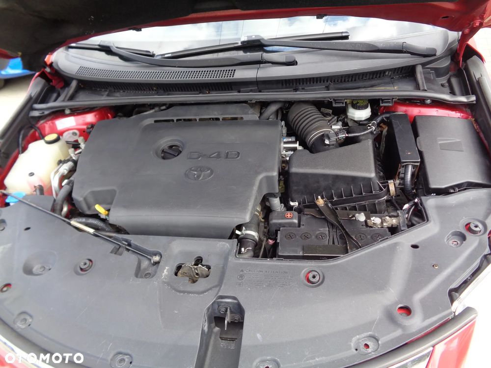 Toyota Avensis 2.0 D-4D Sol Premium - 23