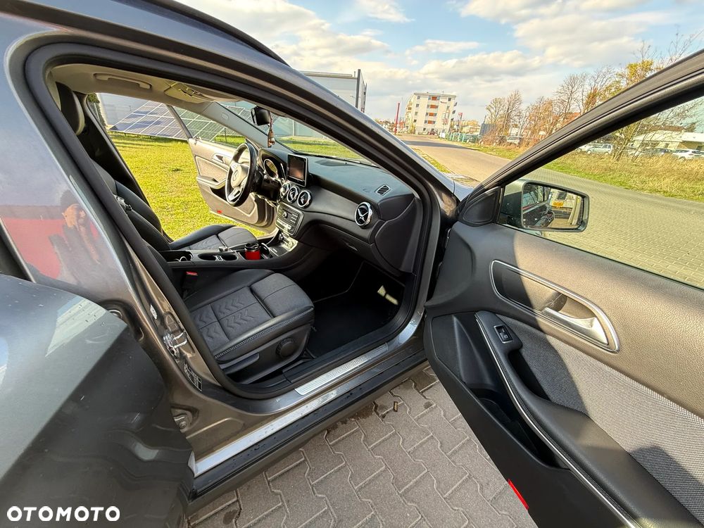 Mercedes-Benz GLA 180 7G-DCT Style - 12