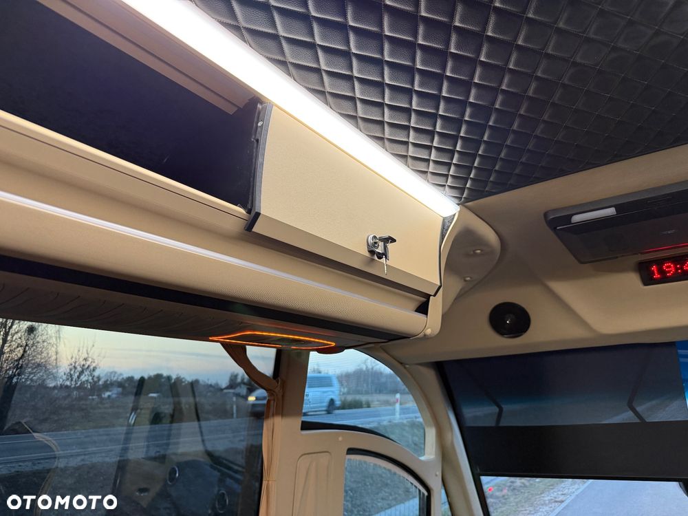 Mercedes-Benz Sprinter 519 - 20