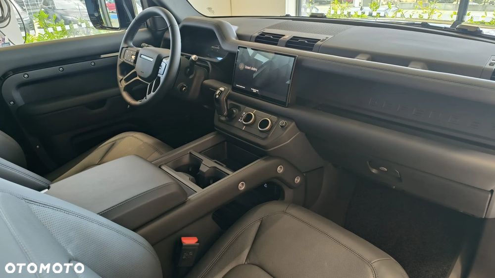 Land Rover Defender - 7