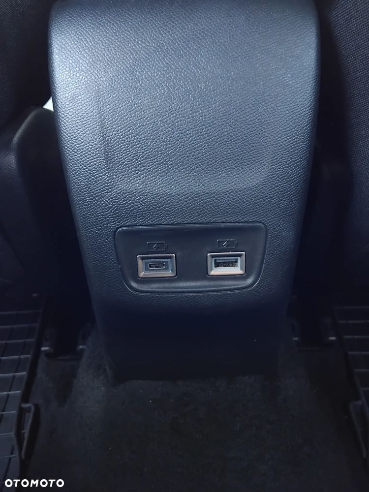 Peugeot 2008 PureTech 130 Allure S&S EAT8 - 28