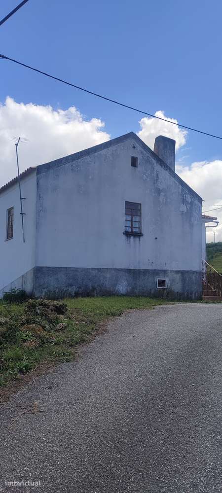 Moradia isolada T3 com jardim em Celorico da Beira - Grande imagem: 2/3