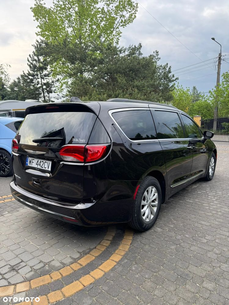 Chrysler Pacifica - 7