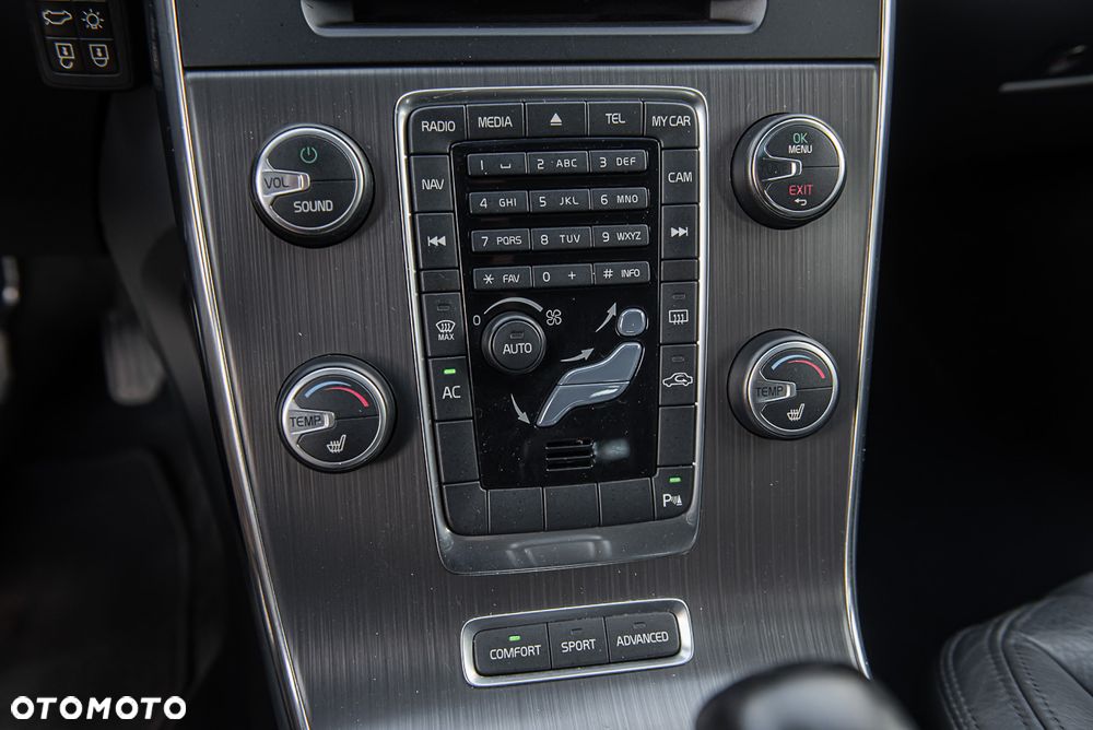 Volvo V60 D5 AWD Momentum - 28