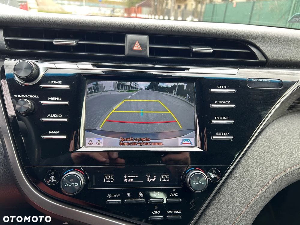 Toyota Camry 2.5 Hybrid Comfort CVT - 18