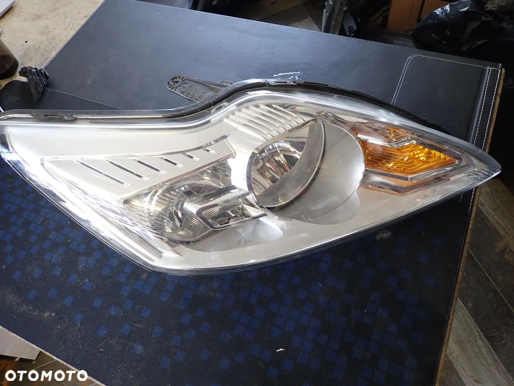 FORD FOCUS II LIFT  LAMPA PRZEDNIA PRAWA 8M5113100AE