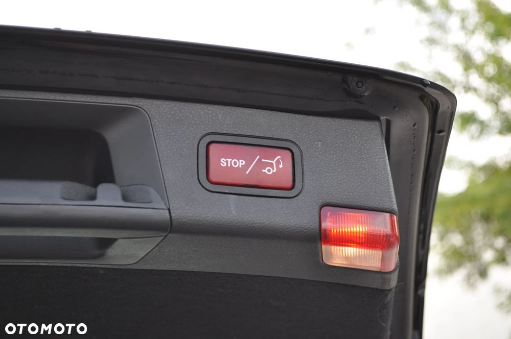 Mercedes-Benz Klasa C 200 CGI Automatik BlueEFFICIENCY Avantgarde - 36