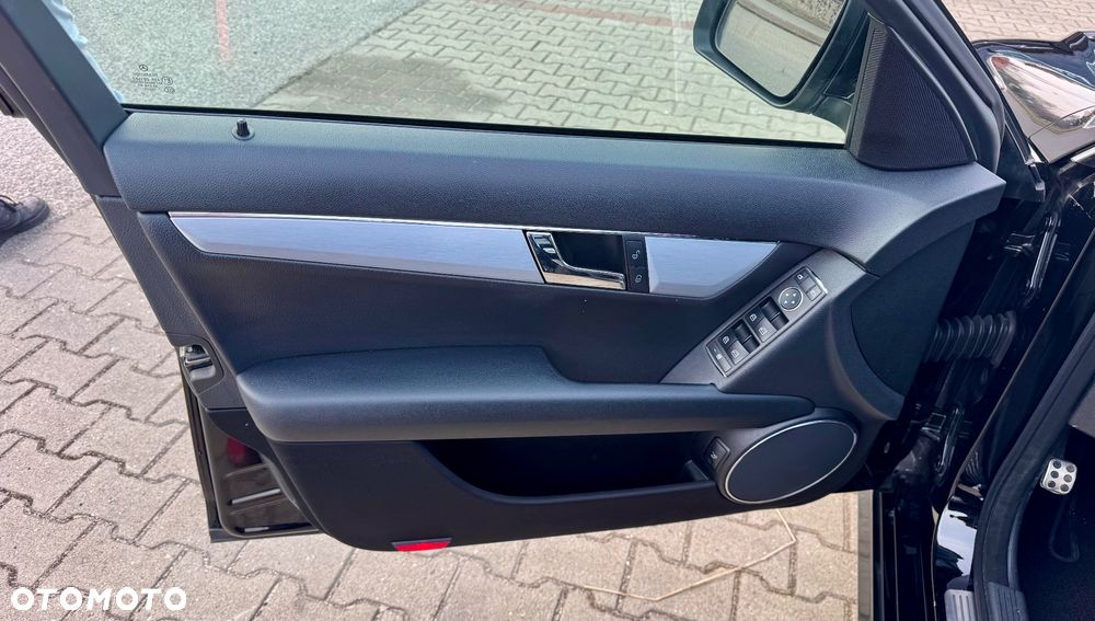 Mercedes-Benz Klasa C 180 BlueEFFICIENCY Avantgarde - 15