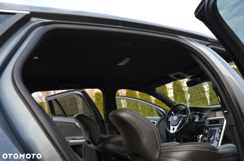 Volvo V60 D2 Drive-E R-Design Momentum - 35