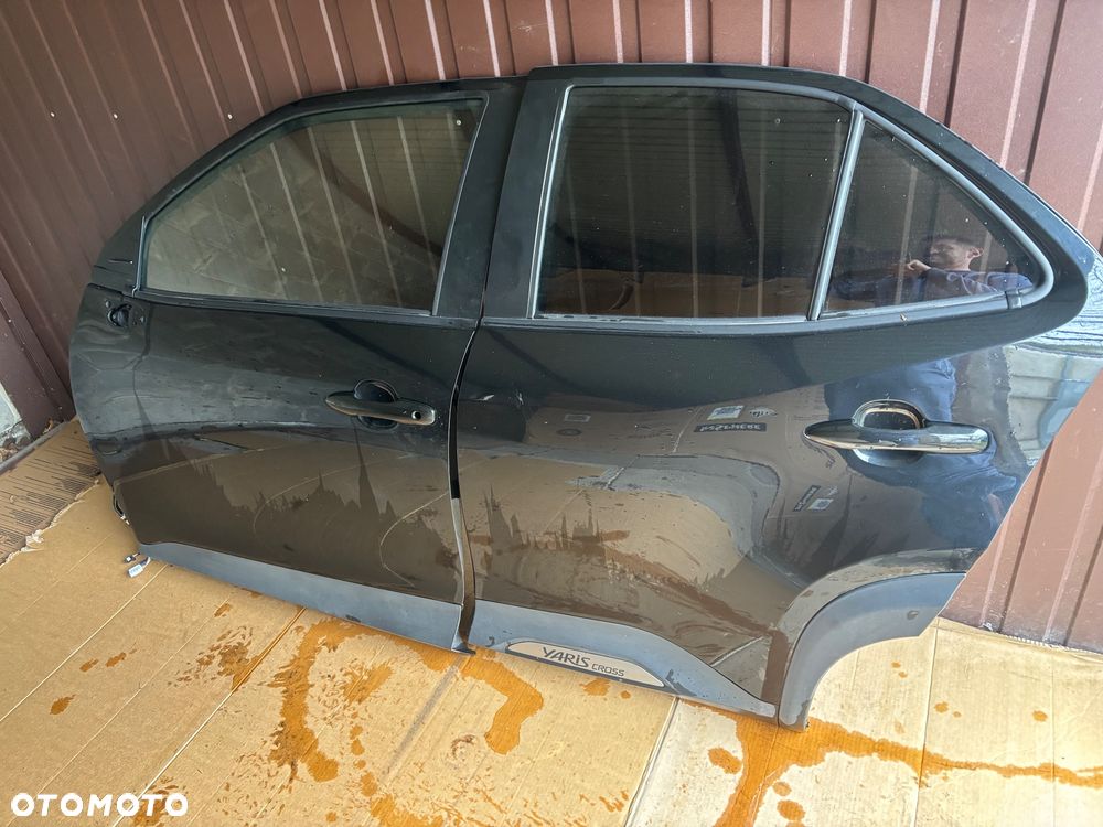 Toyota Yaris Cross  Drzwi Przód Tył  Kod 209 - 1