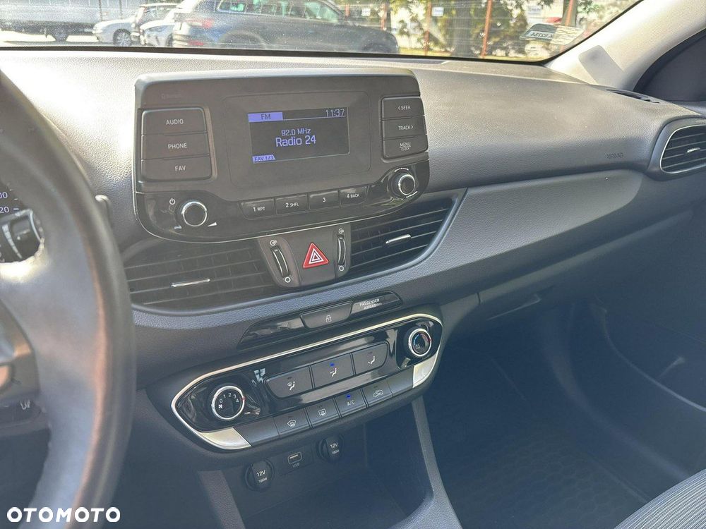 Hyundai i30 1.5 DPI Classic + - 19