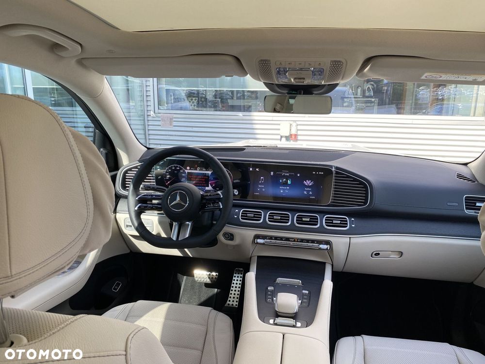 Mercedes-Benz GLS - 33