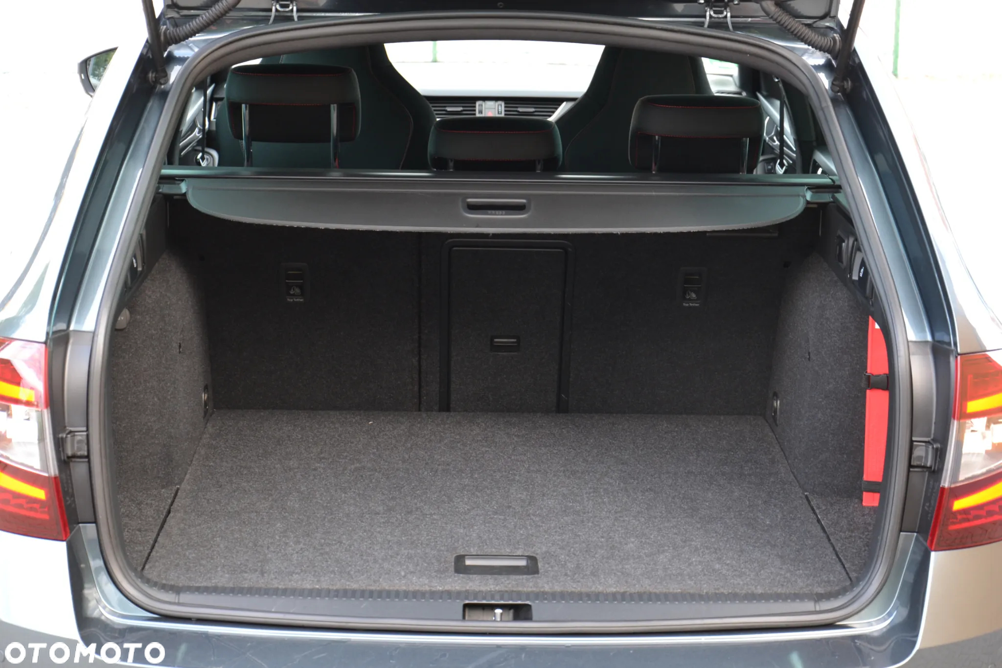 Skoda Octavia Combi 2.0 TSI DSG RS - 39
