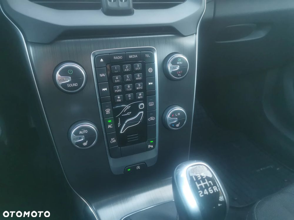 Volvo V40 T2 Summum - 19