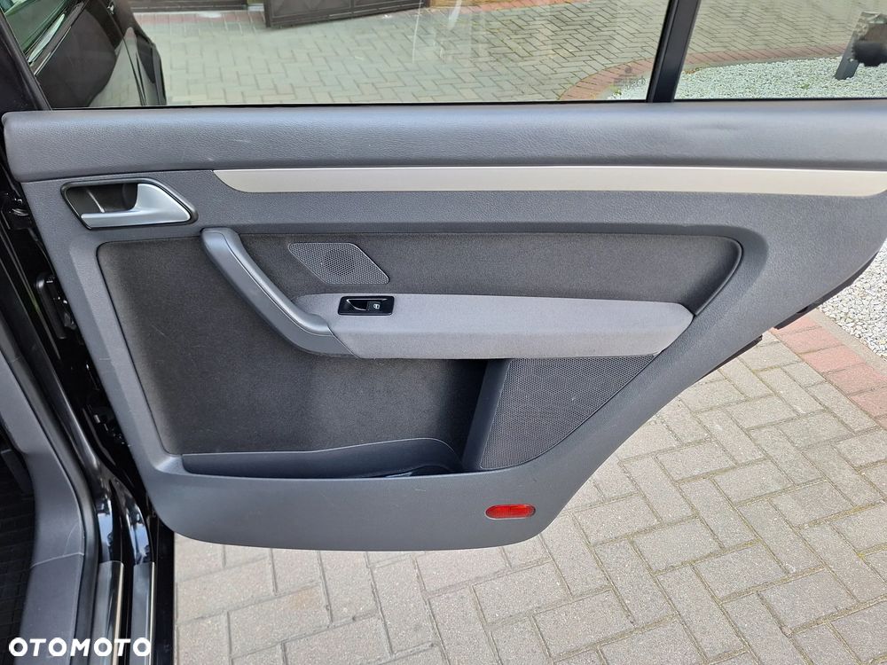 Volkswagen Touran 1.9 TDI DPF Highline - 28