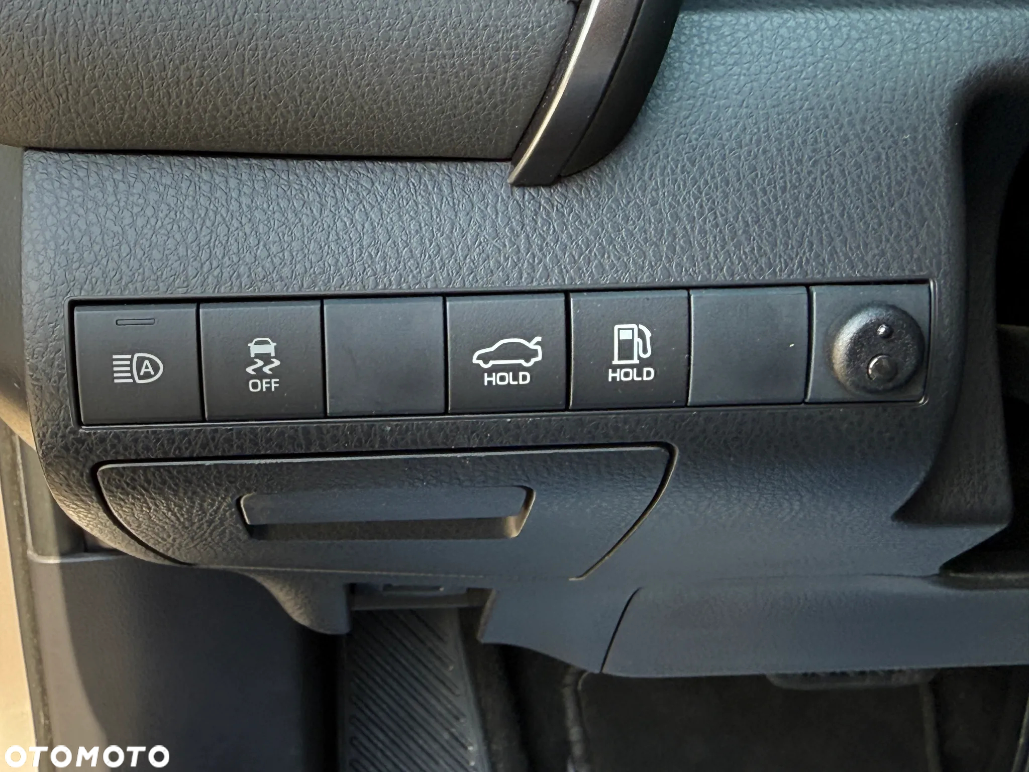 Toyota Camry 2.5 Hybrid Comfort CVT - 30