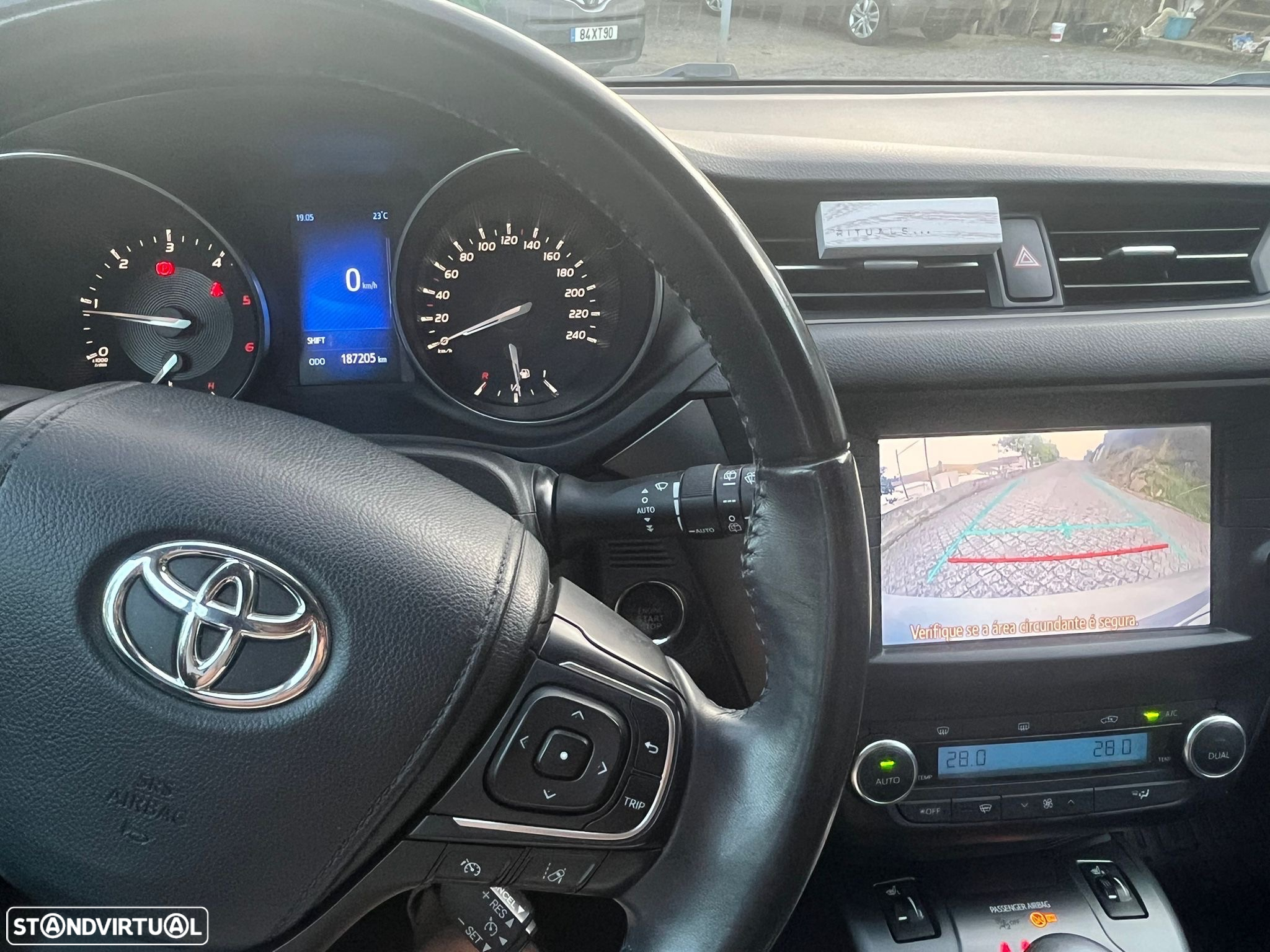Toyota Avensis Touring Sports 2.0 D-4D Luxury+GPS - 4