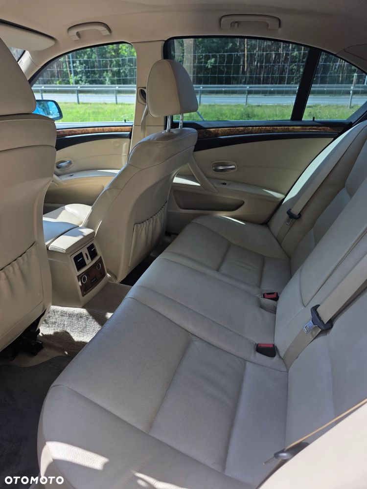 BMW Seria 5 523i - 15