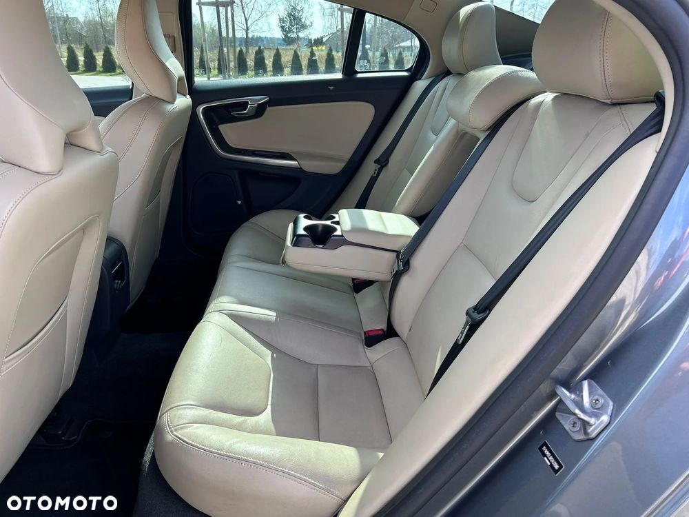 Volvo S60 T5 Drive-E Dynamic Edition (Momentum) - 21